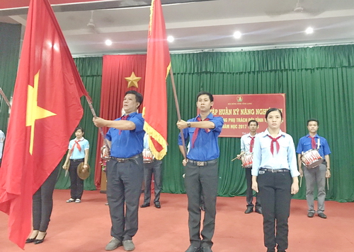 Đội nghi thức thực hành nghi lễ chào cờ